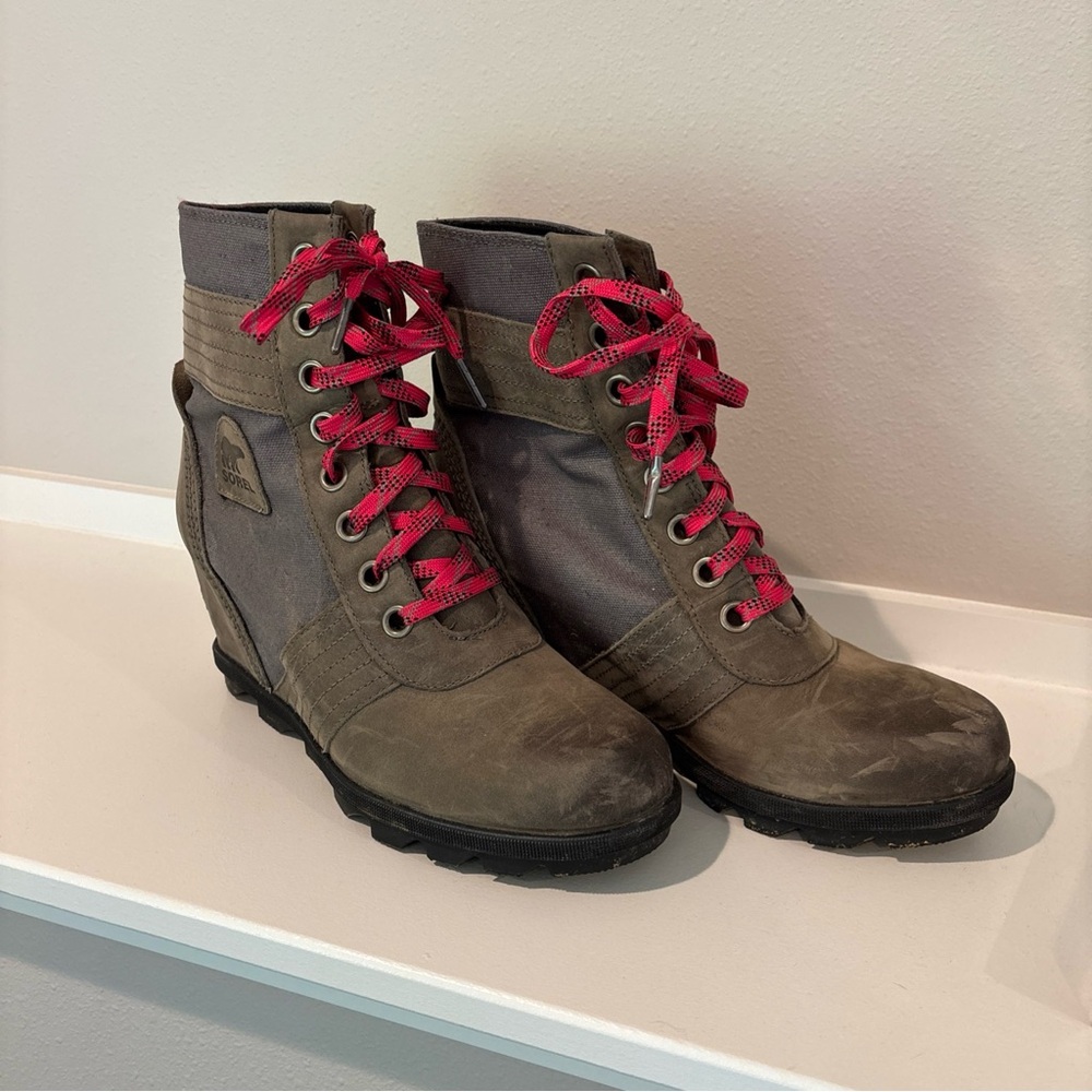 Sorel Lexie wedge boot